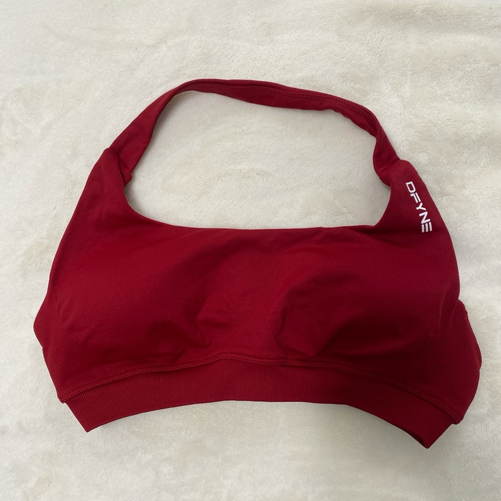 DFYNE Women's Red Sport Bra - Medium Support